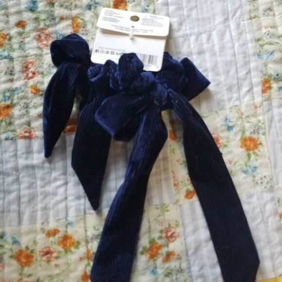 Deep Navy Blue Crushed Velvet Scrunchie w/Bow 2 Pc Set #34407 Scunci - Picture 3 of 7